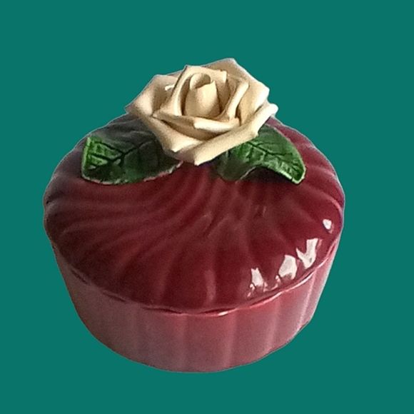 Vintage Valley Vista California Pottery Red with White Rose Trinket Box #101 - Picture 2 of 7